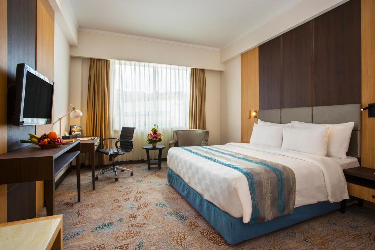 Swiss-Belhotel Papua Jayapura Eksteriør billede